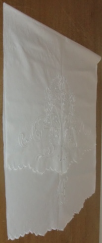 M785M Lovely decorative towel in linen with white embroidery stitch